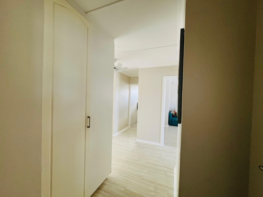 6 Bedroom Property for Sale in Gonubie Eastern Cape